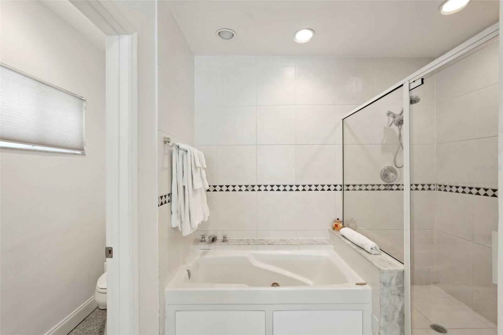 55 N WASHINGTON DR, SARASOTA, FL, 34236
