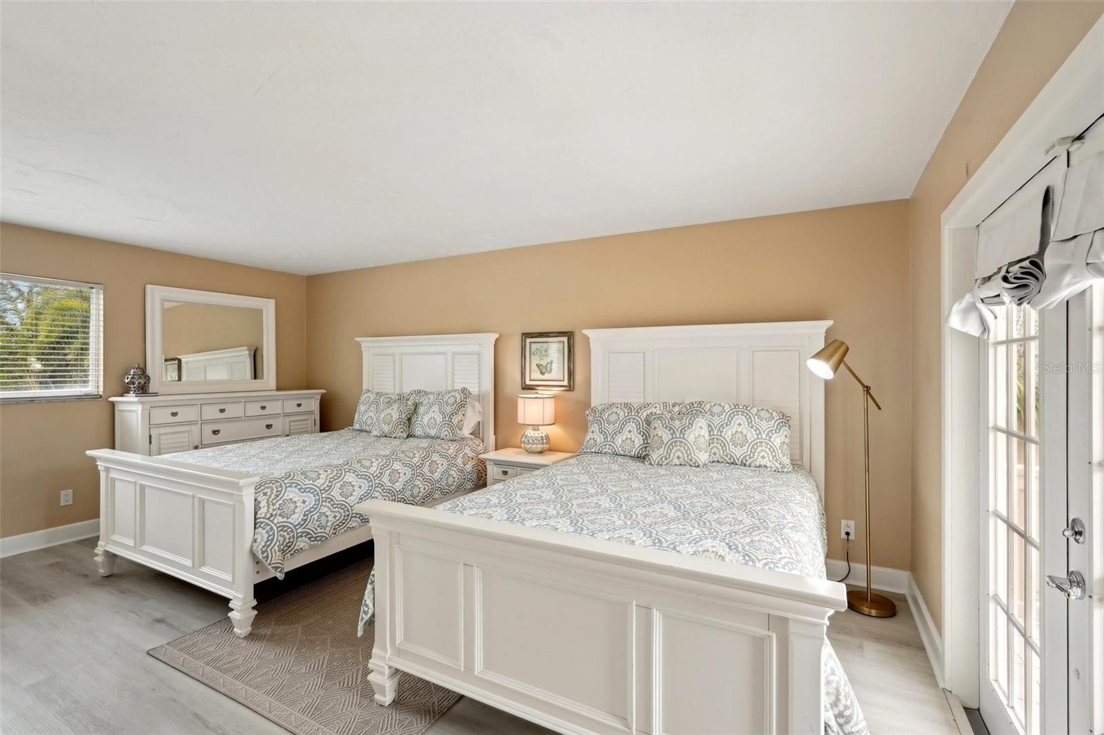 55 N WASHINGTON DR, SARASOTA, FL, 34236