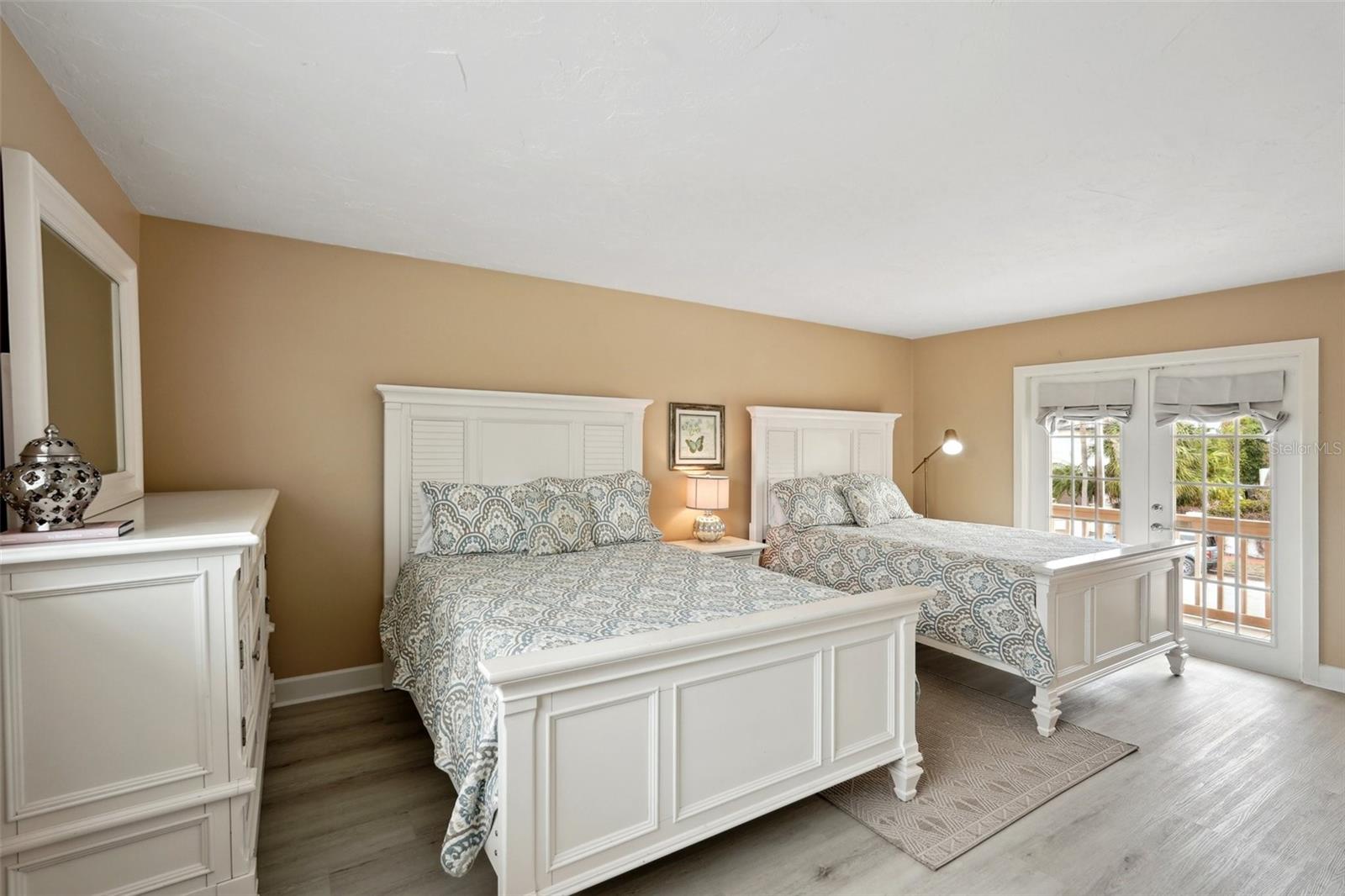 55 N WASHINGTON DR, SARASOTA, FL, 34236