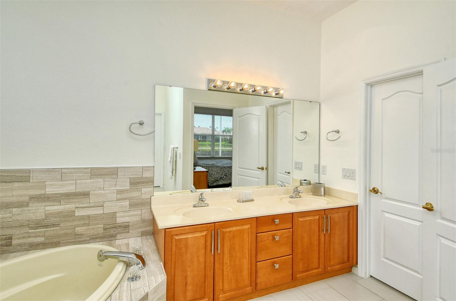 9492  FOREST HILLS CIR, SARASOTA, FL, 34238
