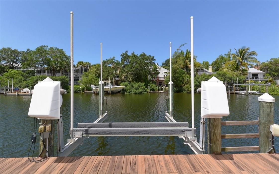 5024 COMMONWEALTH DR, SARASOTA, FL, 34242