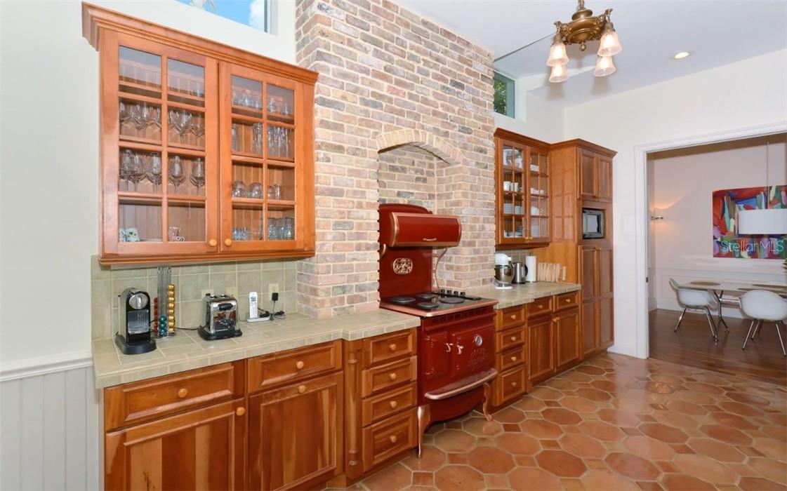 5024 COMMONWEALTH DR, SARASOTA, FL, 34242