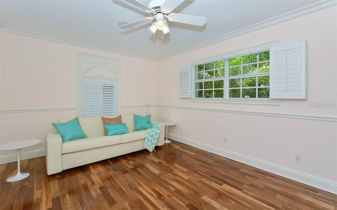 5024 COMMONWEALTH DR, SARASOTA, FL, 34242