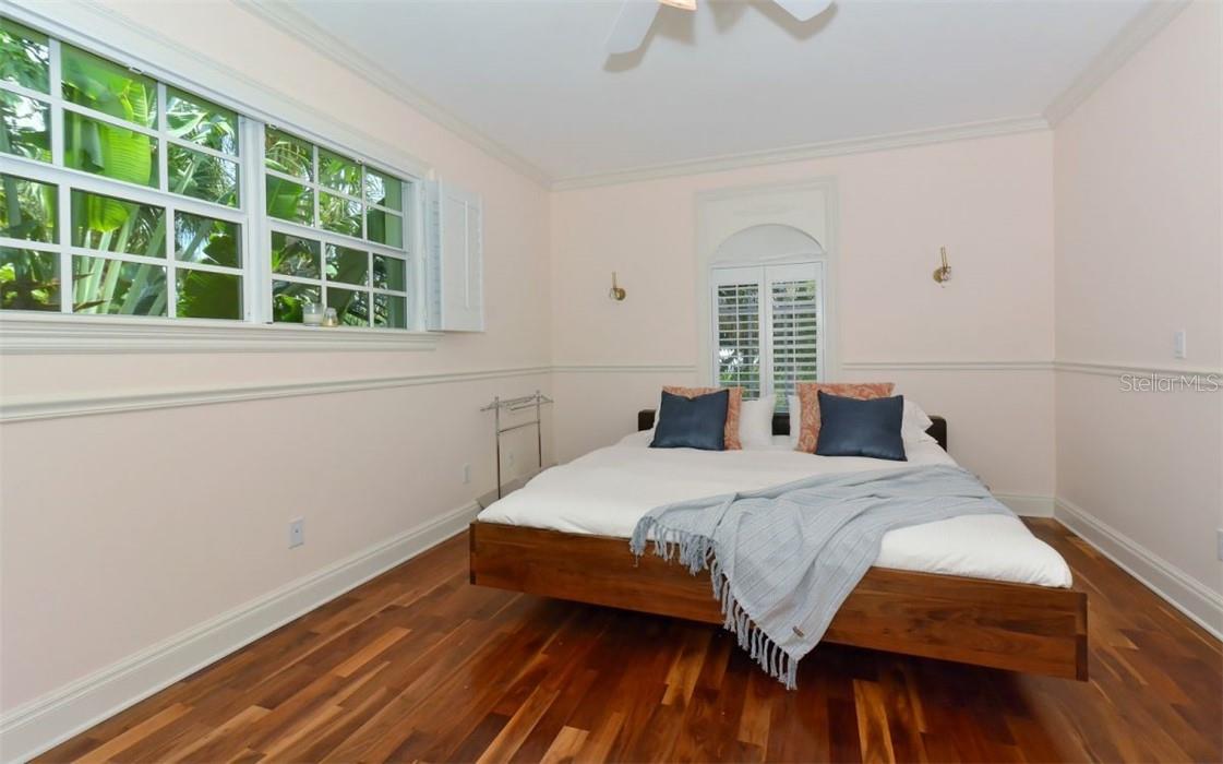 5024 COMMONWEALTH DR, SARASOTA, FL, 34242