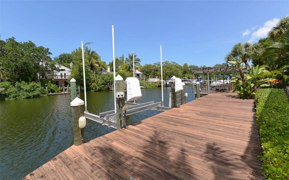 5024 COMMONWEALTH DR, SARASOTA, FL, 34242