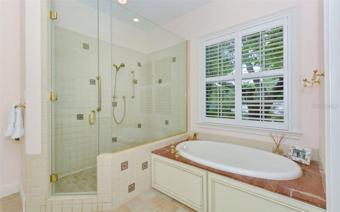5024 COMMONWEALTH DR, SARASOTA, FL, 34242