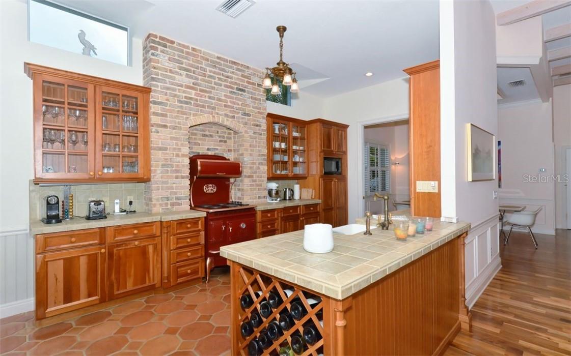 5024 COMMONWEALTH DR, SARASOTA, FL, 34242