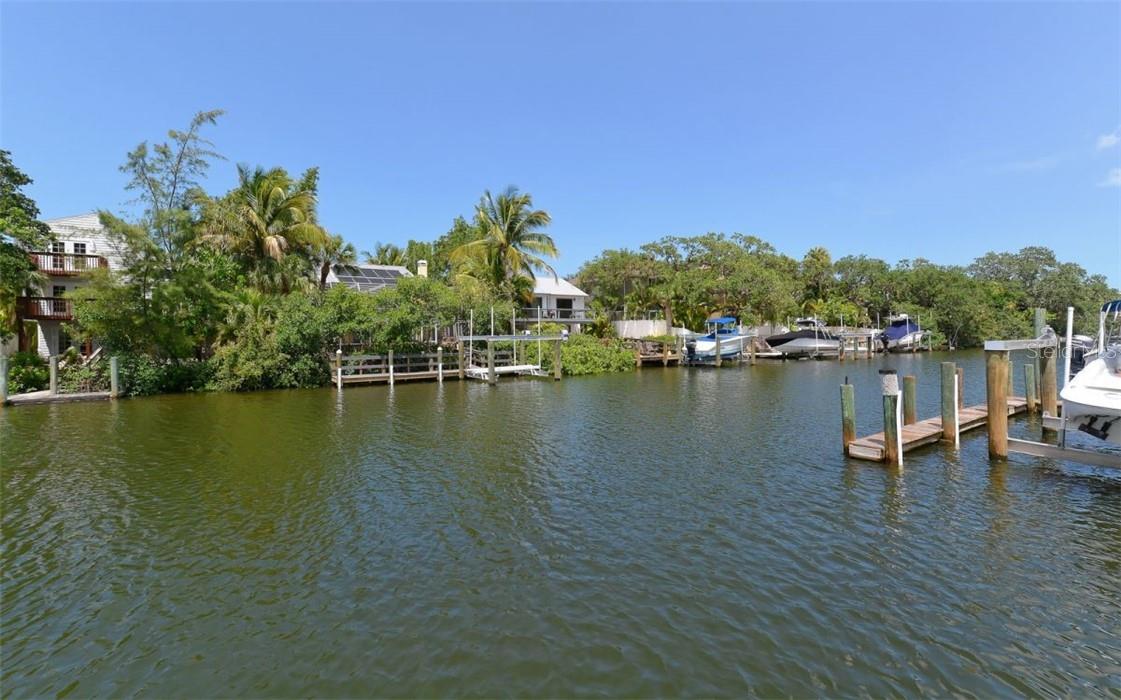 5024 COMMONWEALTH DR, SARASOTA, FL, 34242