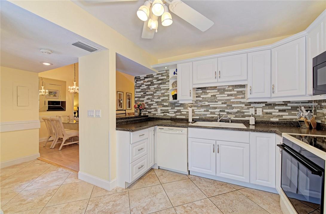 1677 BROOKHOUSE CIRCLE #BR223, SARASOTA, FL, 34231