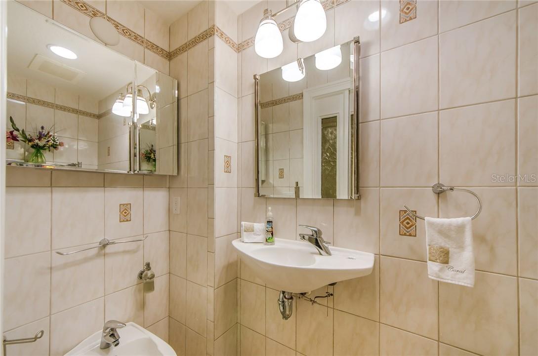 15 SOMERSET ST #402, CLEARWATER BEACH, FL, 33767