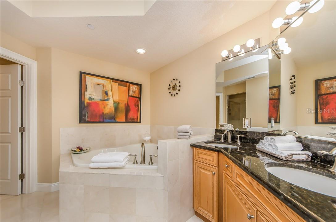 15 SOMERSET ST #402, CLEARWATER BEACH, FL, 33767