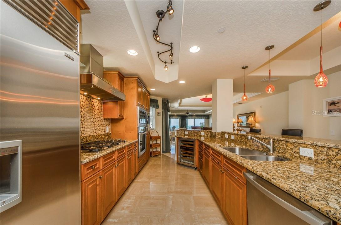 15 SOMERSET ST #402, CLEARWATER BEACH, FL, 33767