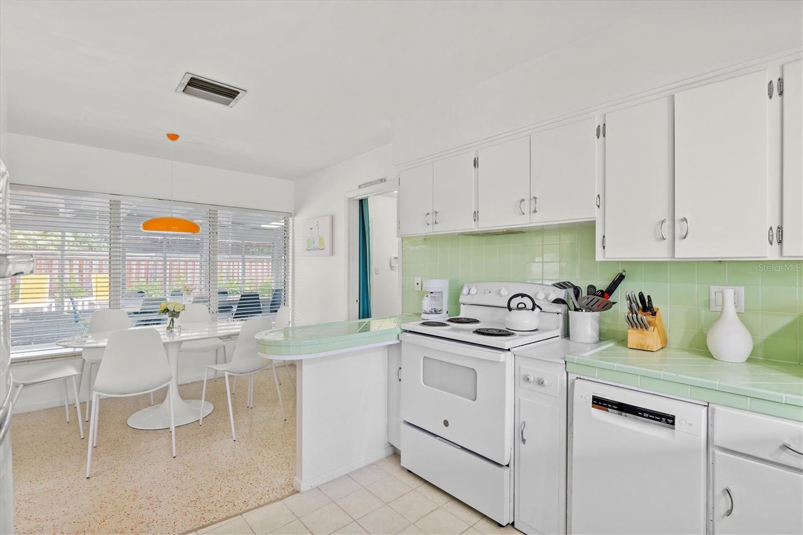 2473 DAVIS BLVD, SARASOTA, FL, 34237