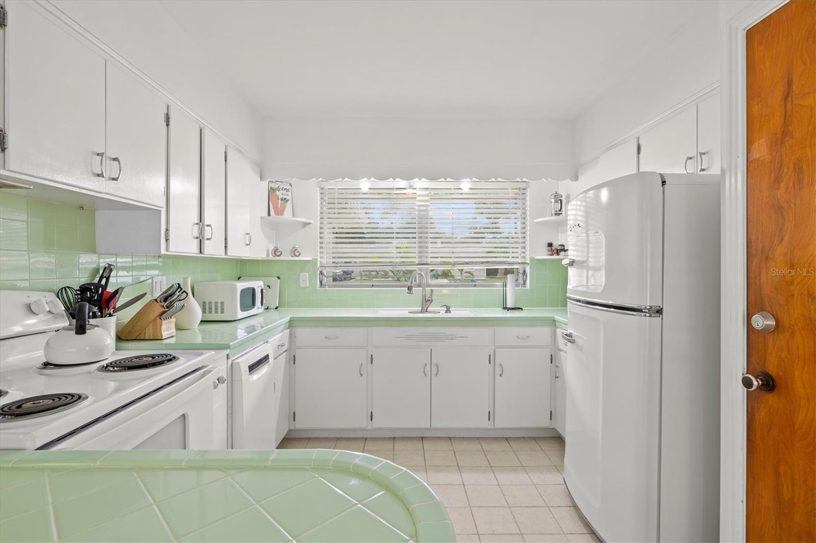 2473 DAVIS BLVD, SARASOTA, FL, 34237