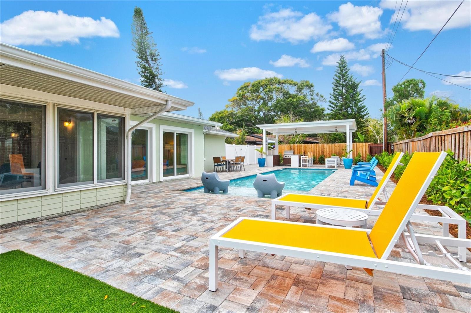 2473 DAVIS BLVD, SARASOTA, FL, 34237