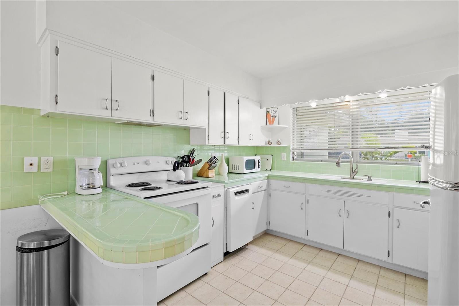2473 DAVIS BLVD, SARASOTA, FL, 34237