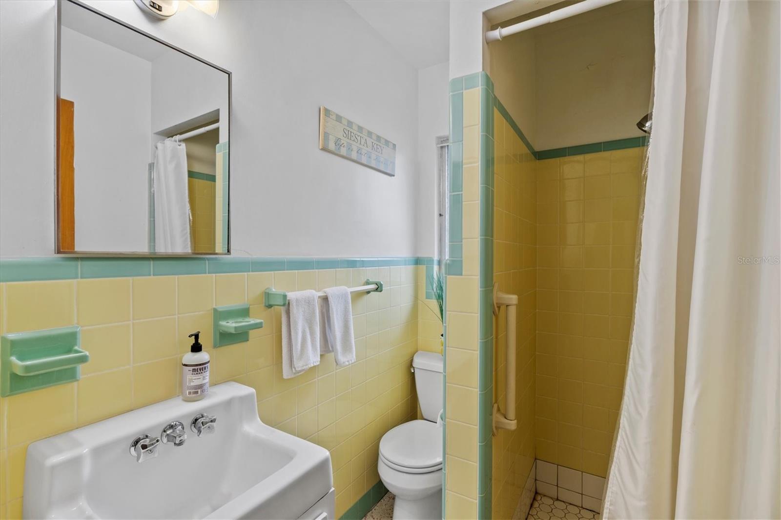 2473 DAVIS BLVD, SARASOTA, FL, 34237