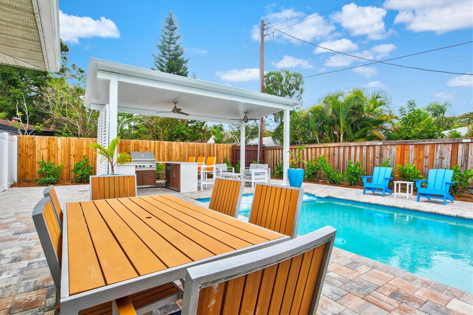 2473 DAVIS BLVD, SARASOTA, FL, 34237
