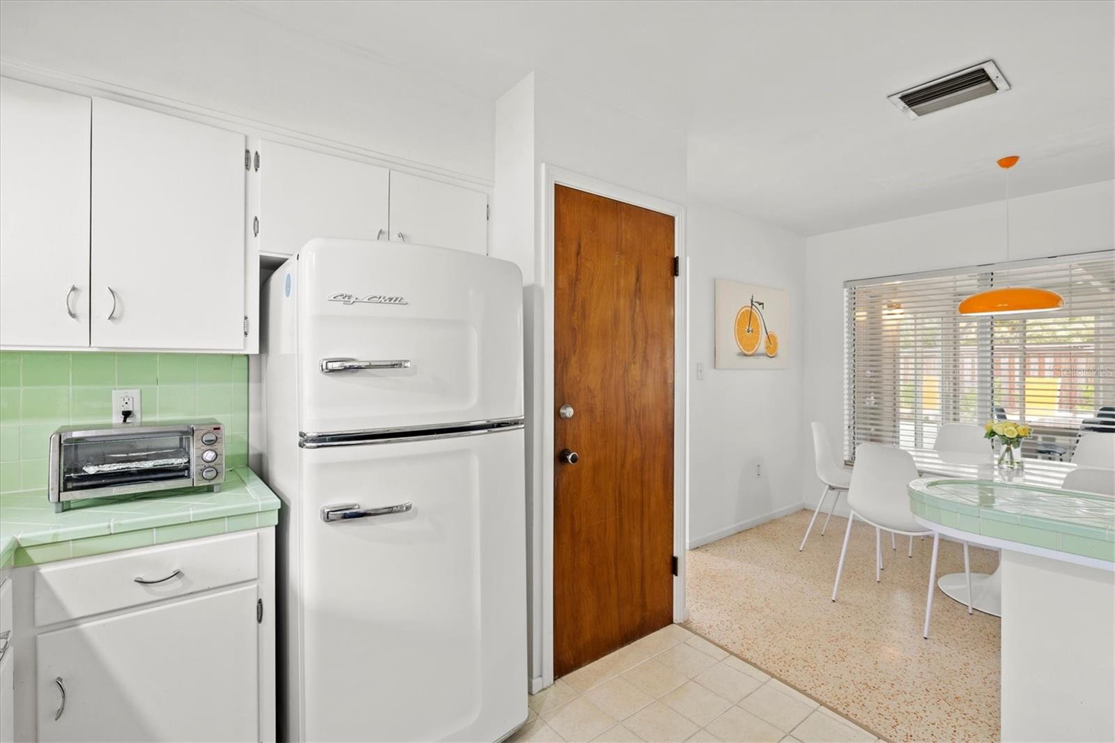 2473 DAVIS BLVD, SARASOTA, FL, 34237