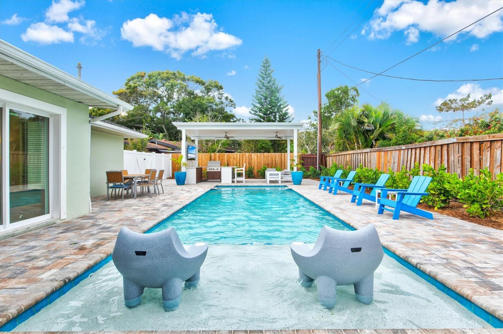 2473 DAVIS BLVD, SARASOTA, FL, 34237