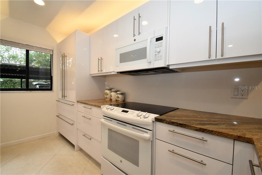 1716 GLENHOUSE DR #GL320, SARASOTA, FL, 34231