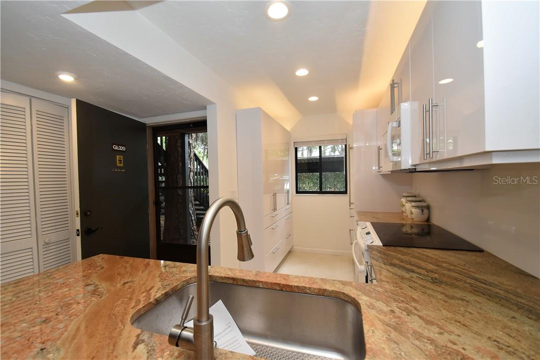 1716 GLENHOUSE DR #GL320, SARASOTA, FL, 34231