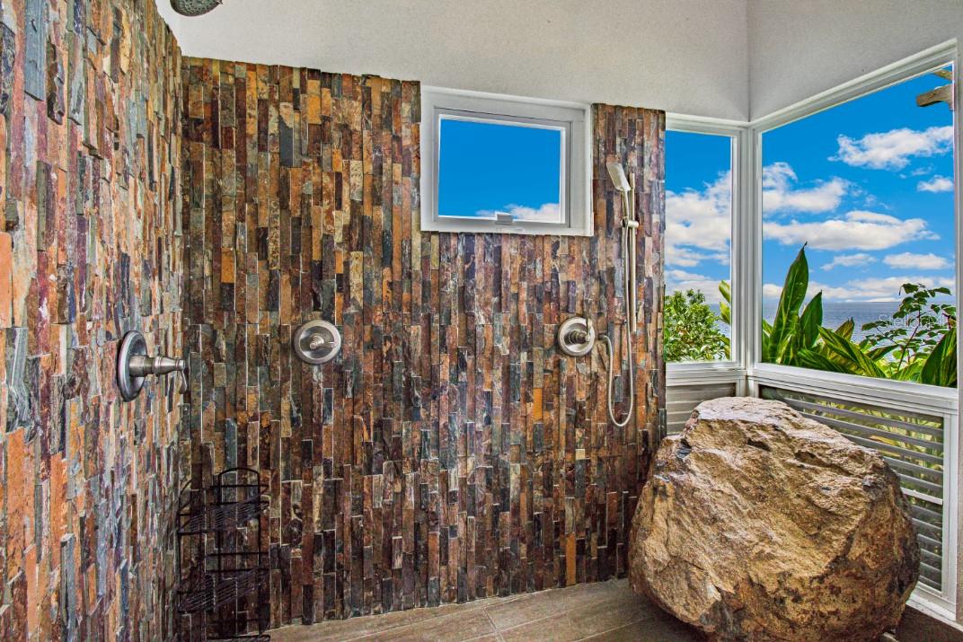 PR9092416 Property Photo