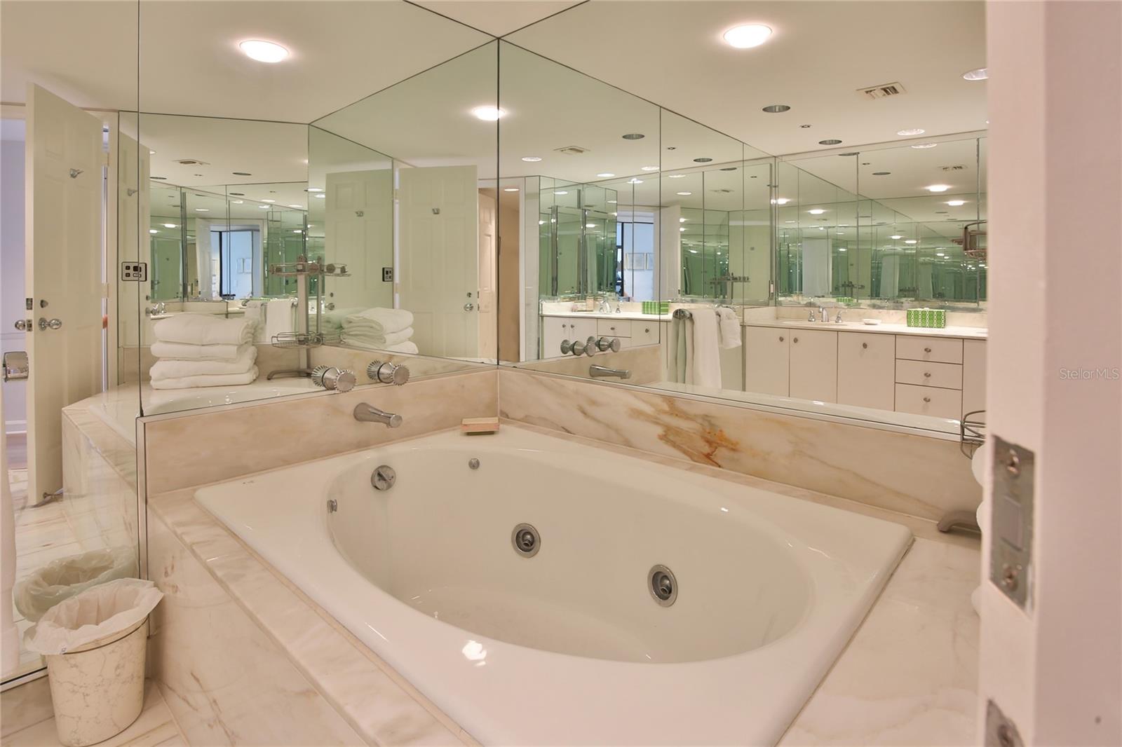775 LONGBOAT CLUB RD #405, LONGBOAT KEY, FL, 34228