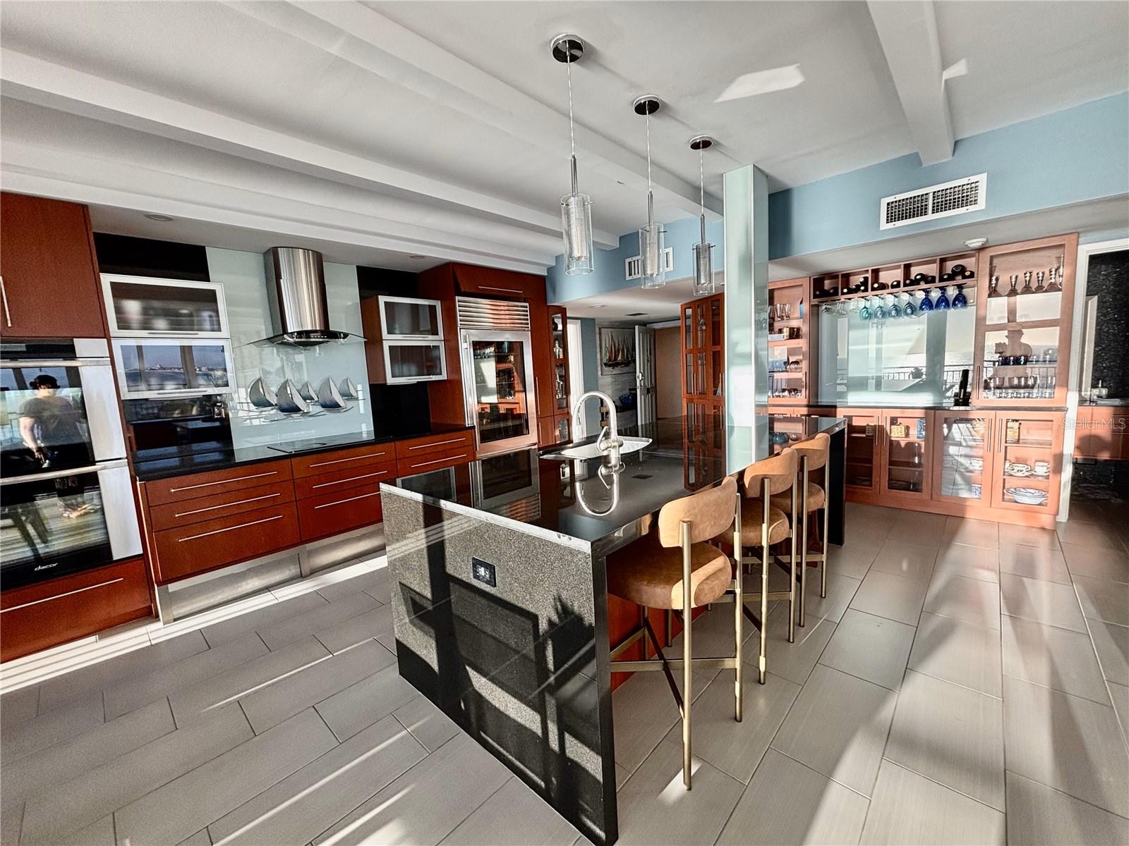 7650 BAYSHORE DR #903, TREASURE ISLAND, FL, 33706