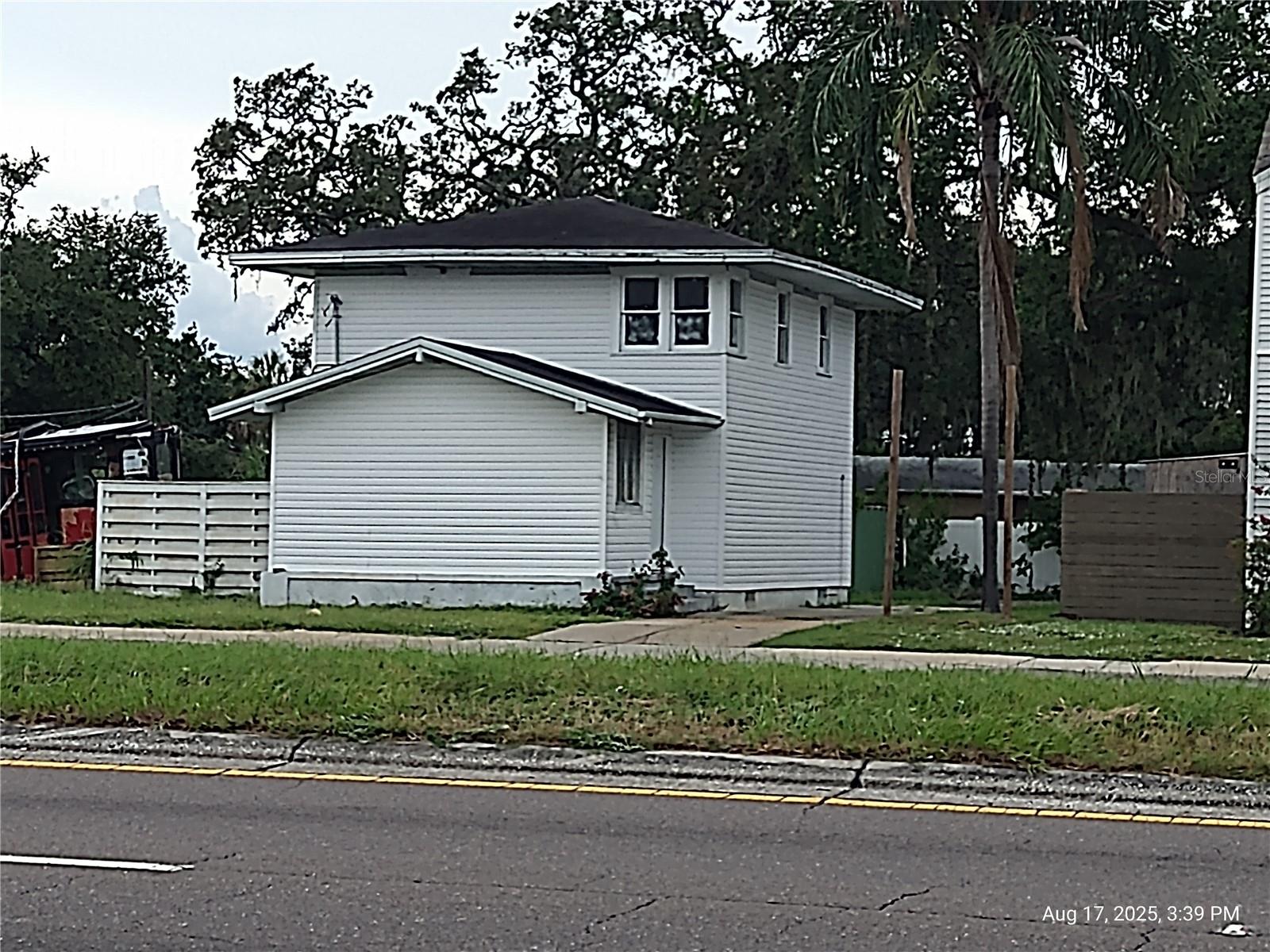 909 and 911 WEST HILLSBOROUGH AVE, TAMPA, FL, 33604