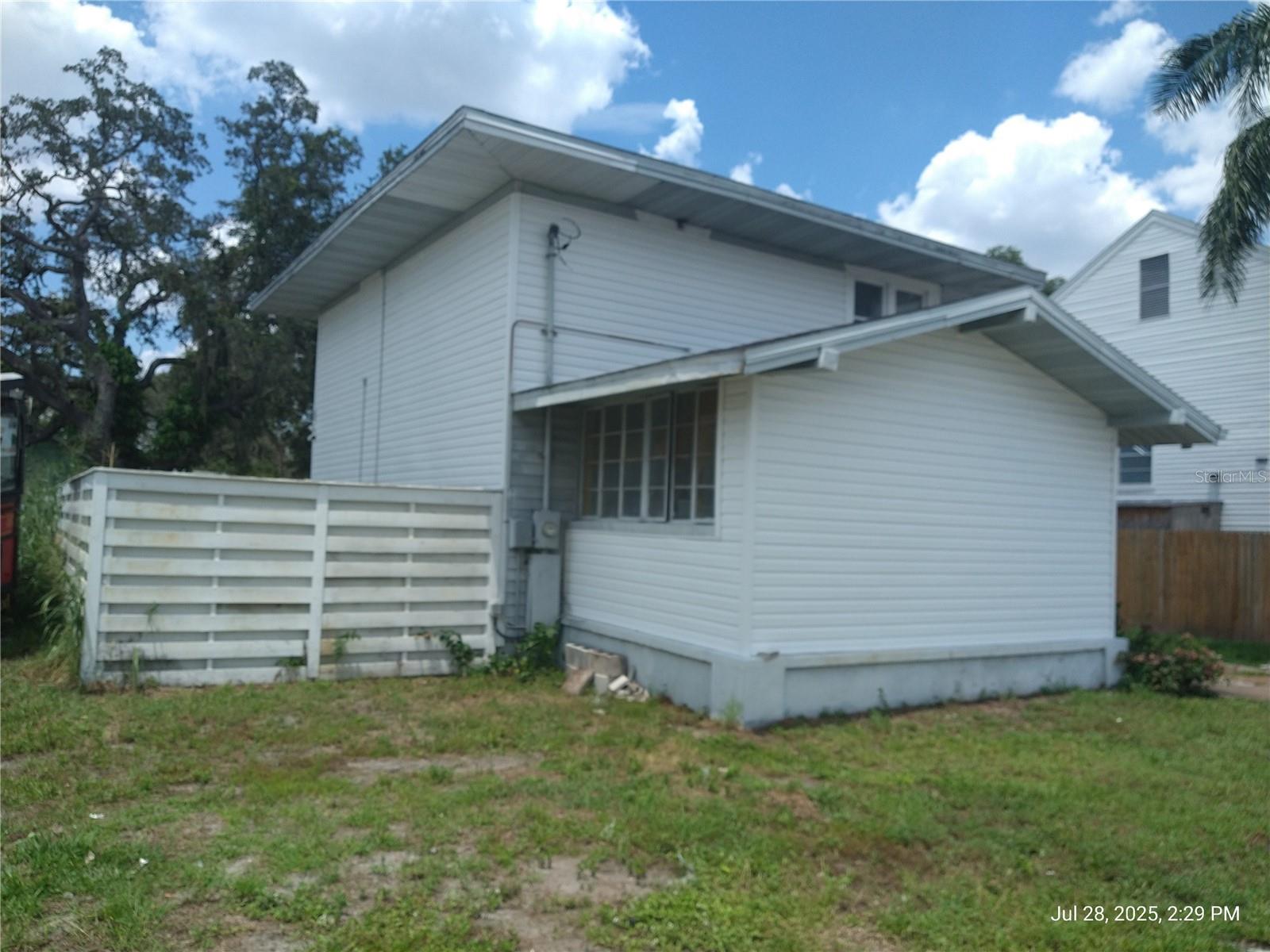 909 and 911 WEST HILLSBOROUGH AVE, TAMPA, FL, 33604