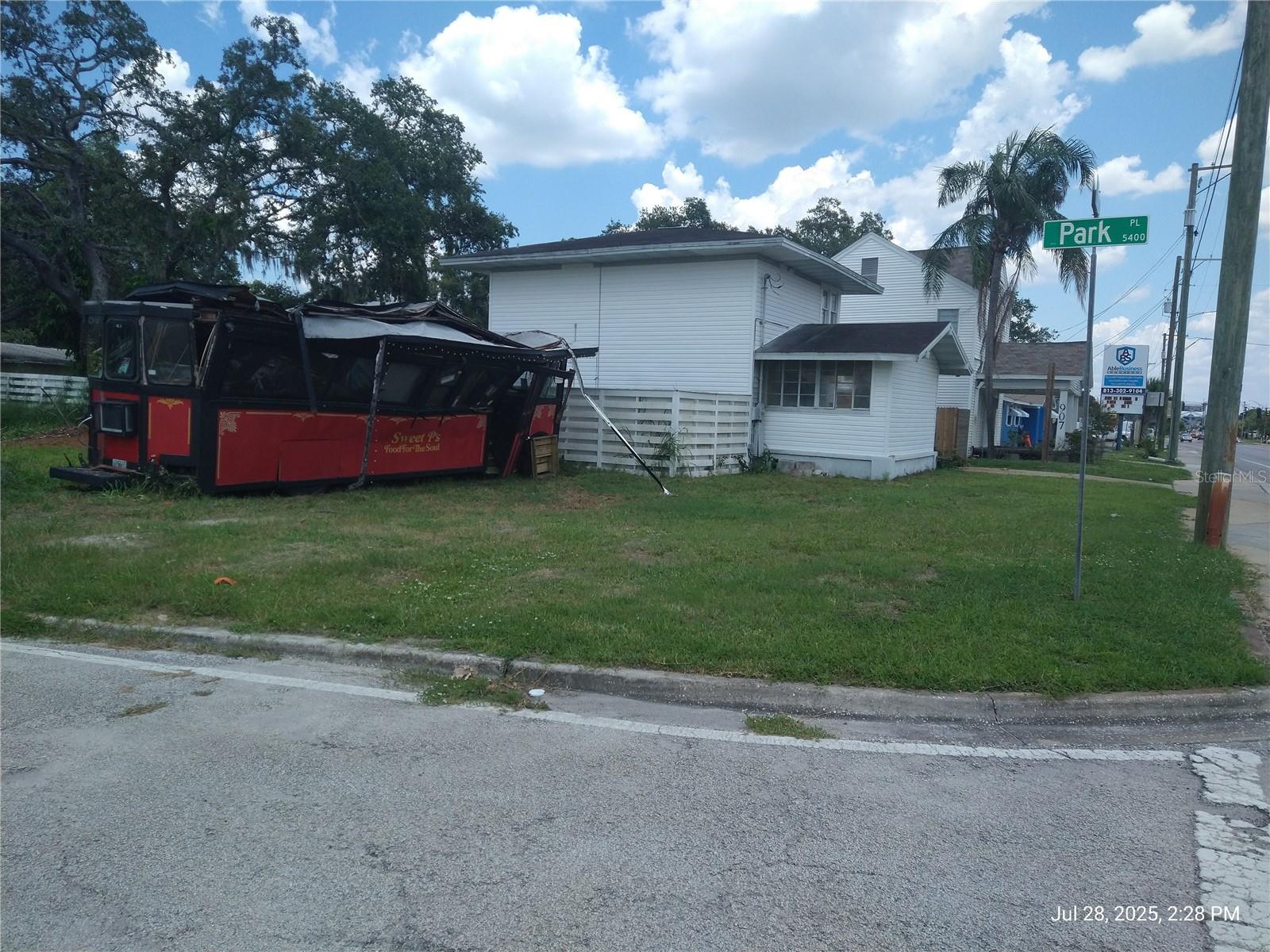 909 and 911 WEST HILLSBOROUGH AVE, TAMPA, FL, 33604