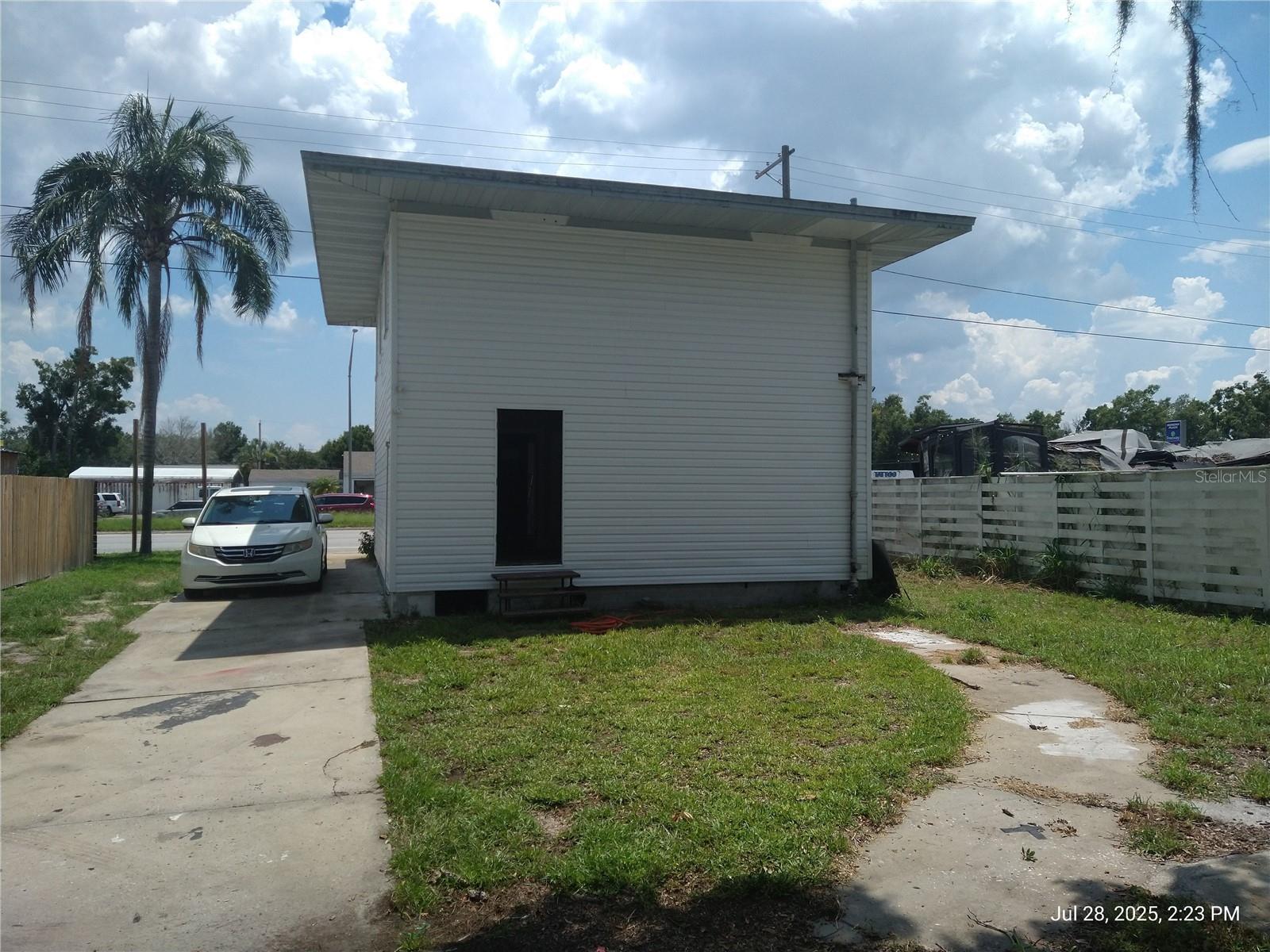 909 and 911 WEST HILLSBOROUGH AVE, TAMPA, FL, 33604