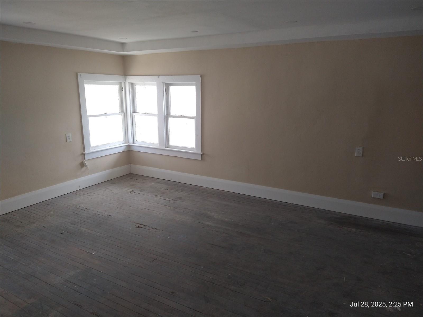 909 and 911 WEST HILLSBOROUGH AVE, TAMPA, FL, 33604