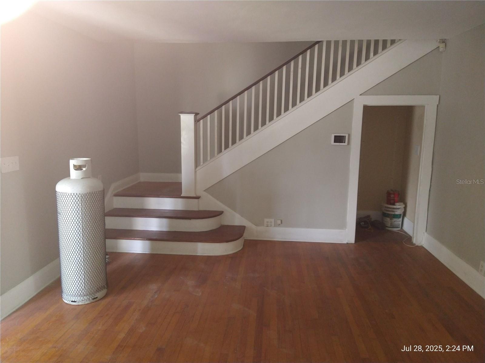 909 and 911 WEST HILLSBOROUGH AVE, TAMPA, FL, 33604