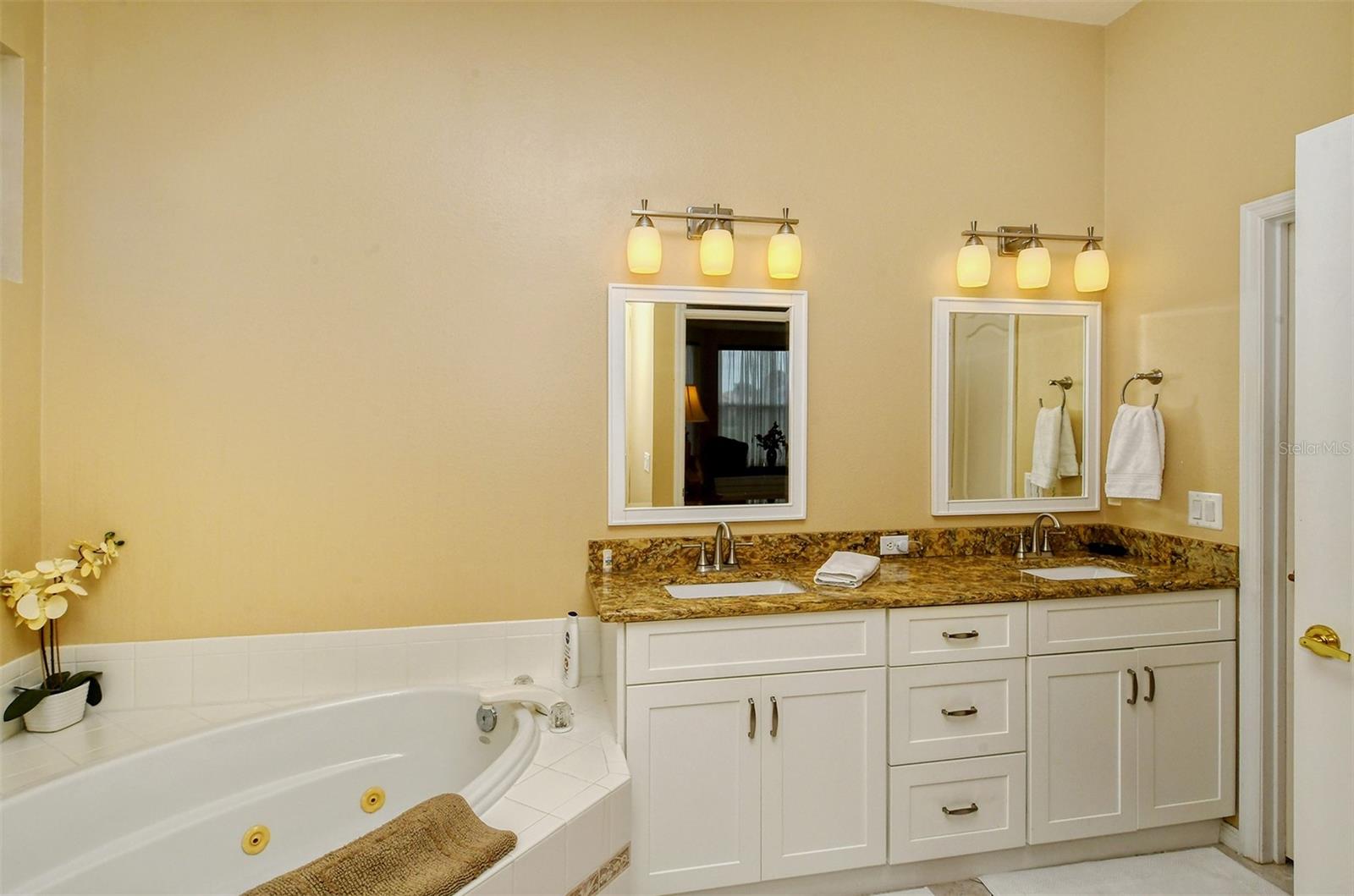 9480 FOREST HILLS CIR, SARASOTA, FL, 34238
