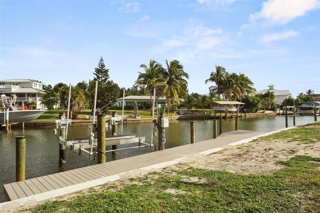 500 GREEN DOLPHIN DR S, PLACIDA, FL, 33946