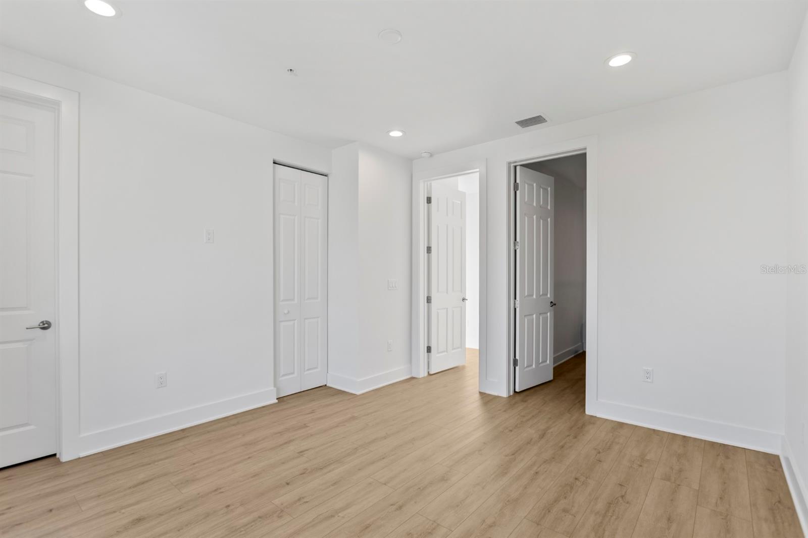 15405 GULF BLVD #B1, MADEIRA BEACH, FL, 33708