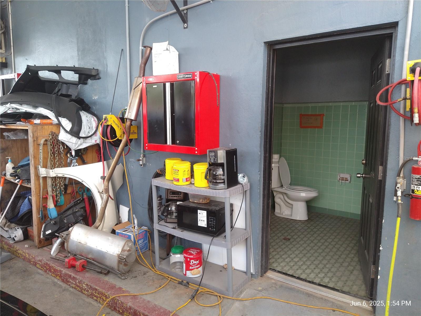 1301 W WATERS AVE, TAMPA, FL, 33604