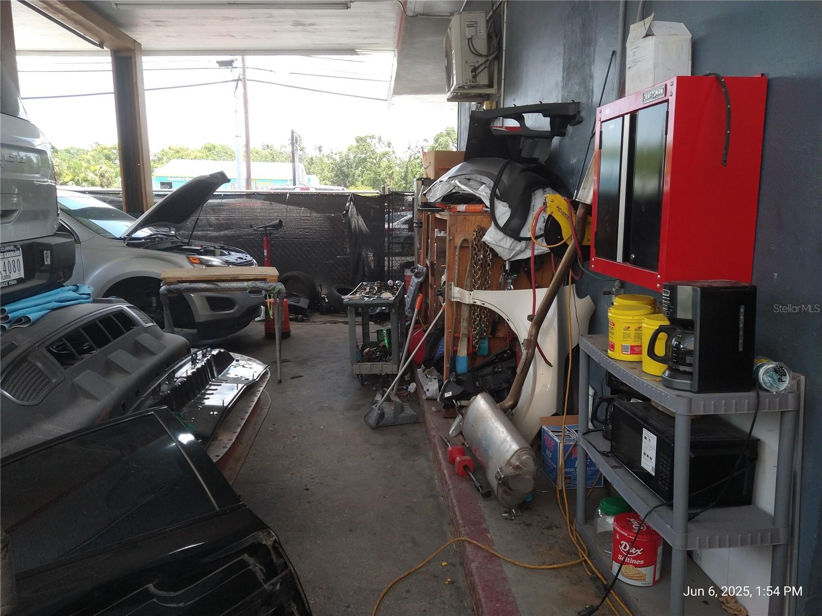 1301 W WATERS AVE, TAMPA, FL, 33604