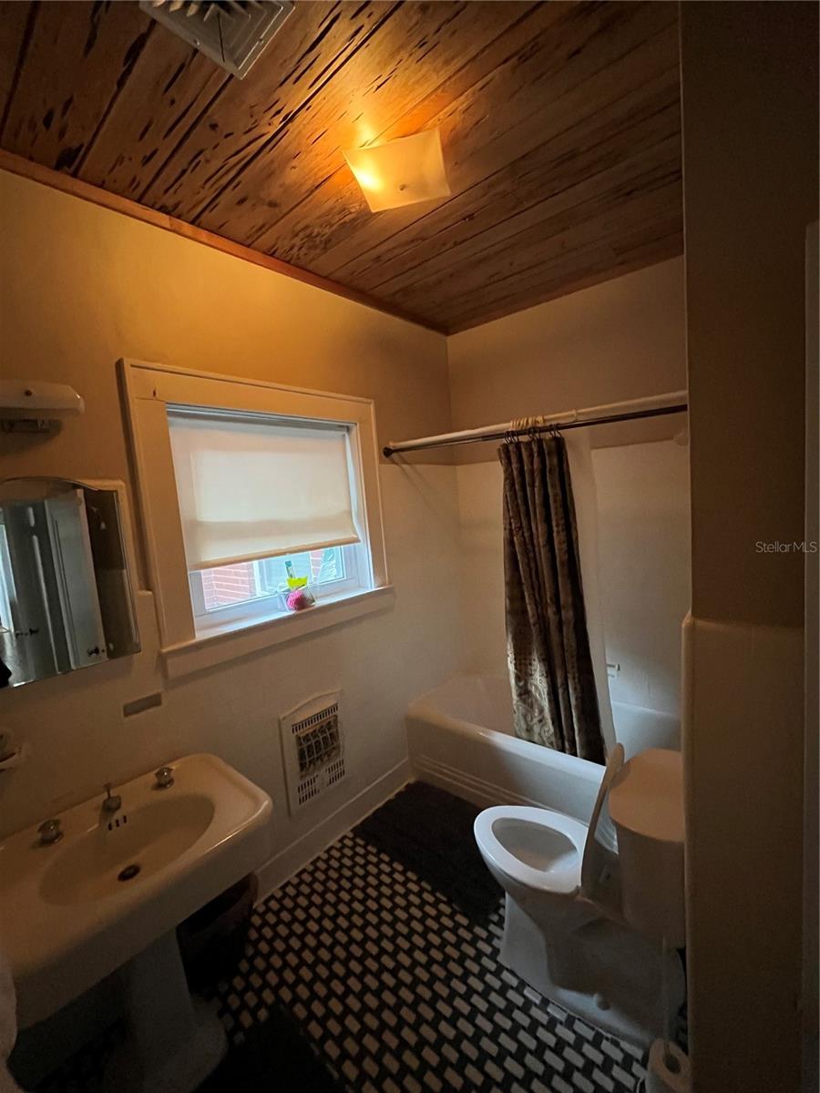 1200 W LAKE OTIS DR SE, WINTER HAVEN, FL, 33880