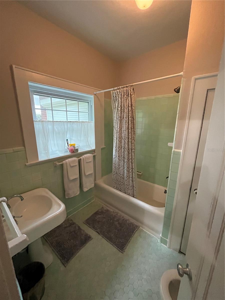 1200 W LAKE OTIS DR SE, WINTER HAVEN, FL, 33880