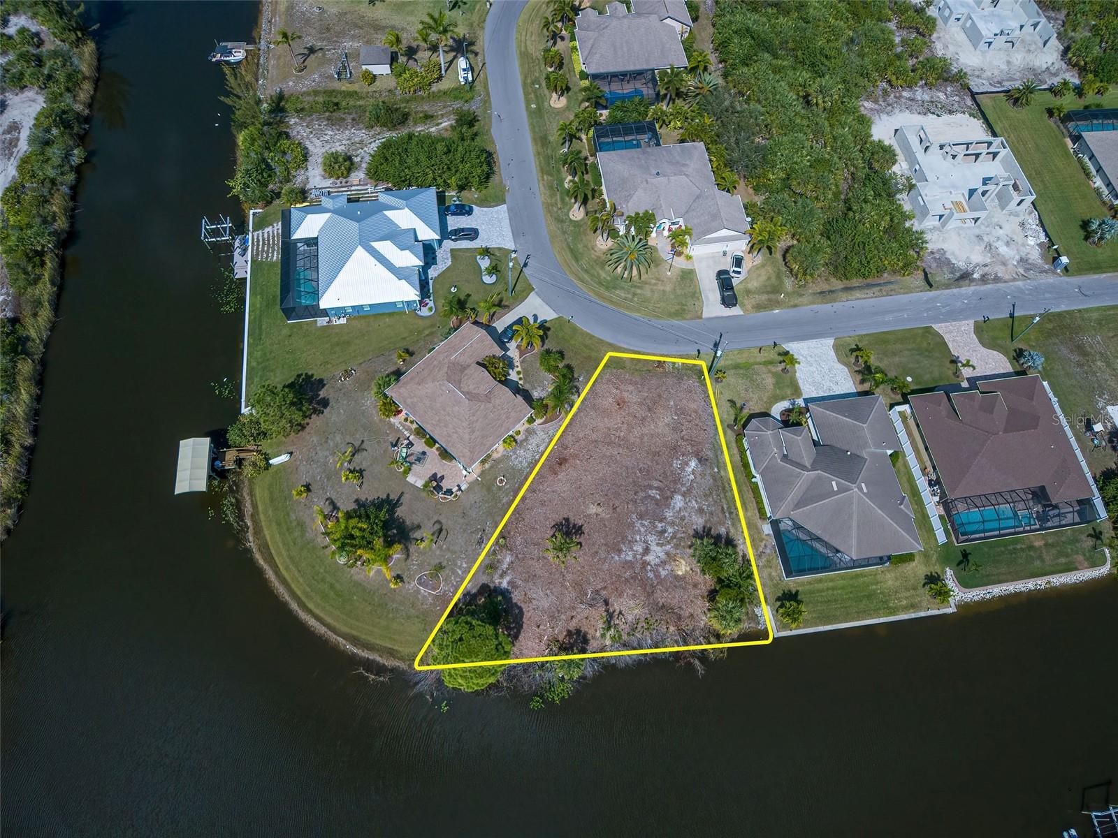 15304 HENNIPEN CIR, PORT CHARLOTTE, FL, 33981