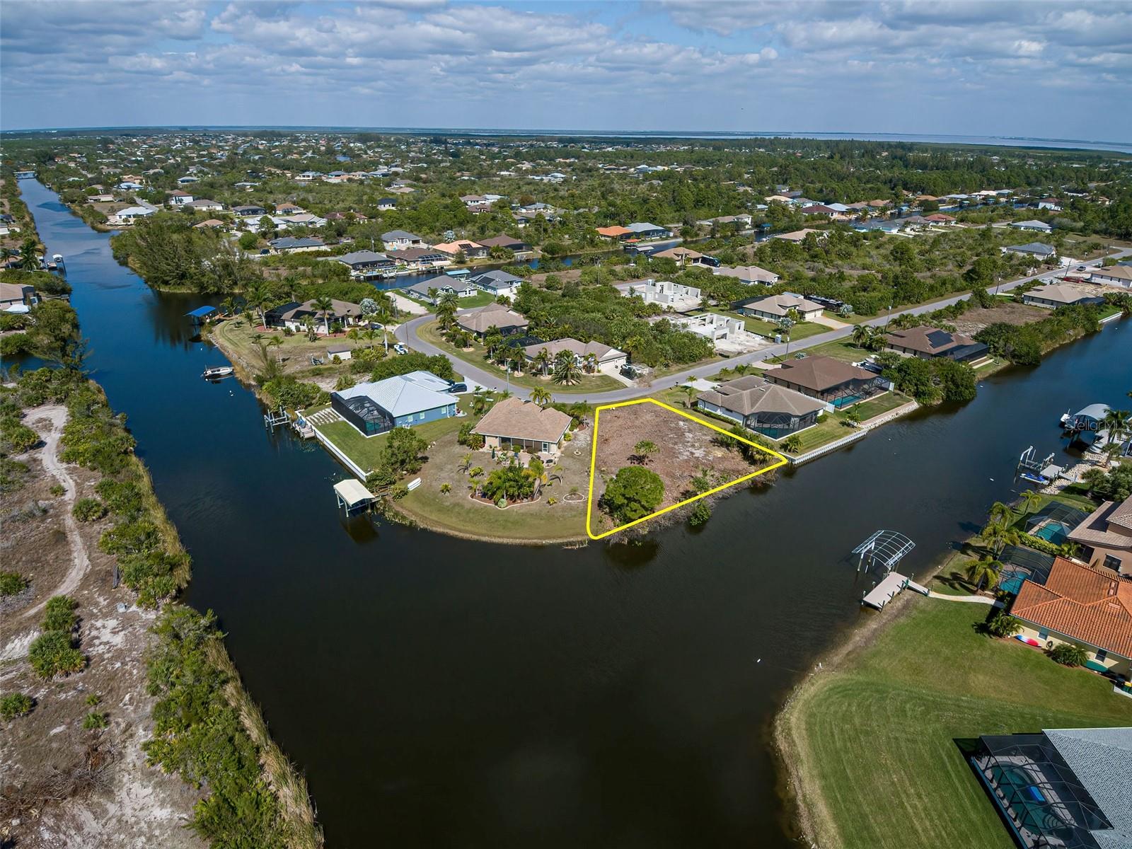 15304 HENNIPEN CIR, PORT CHARLOTTE, FL, 33981