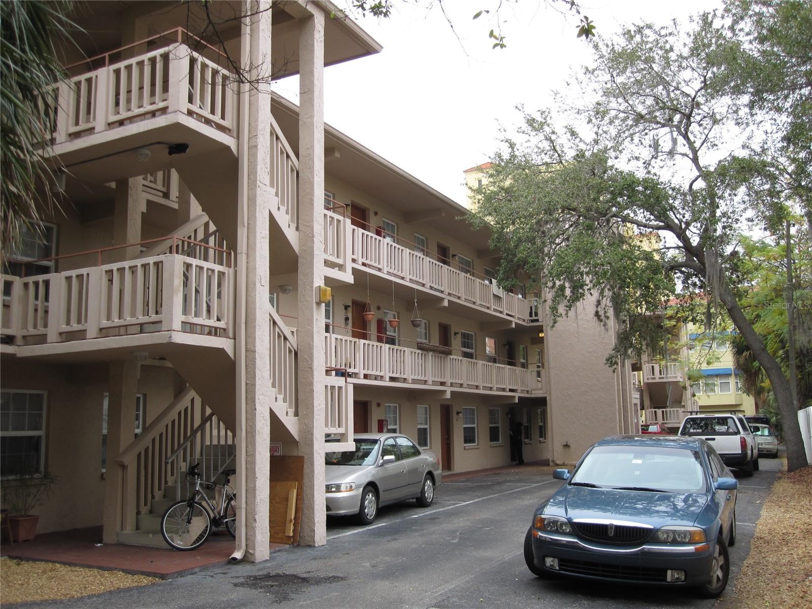 121 3RD AVE N #206, ST PETERSBURG, FL, 33701