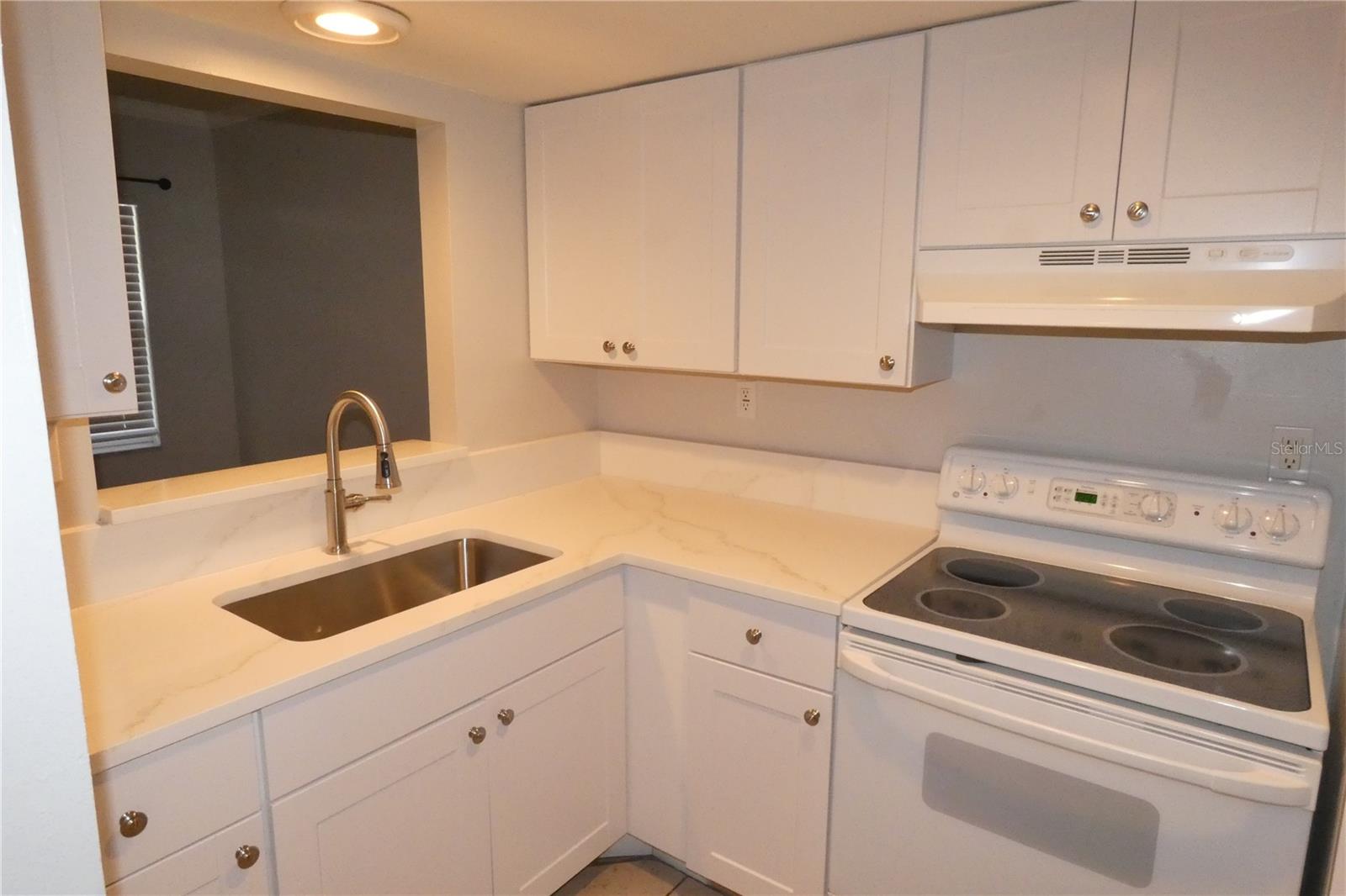 121 3RD AVE N #206, ST PETERSBURG, FL, 33701