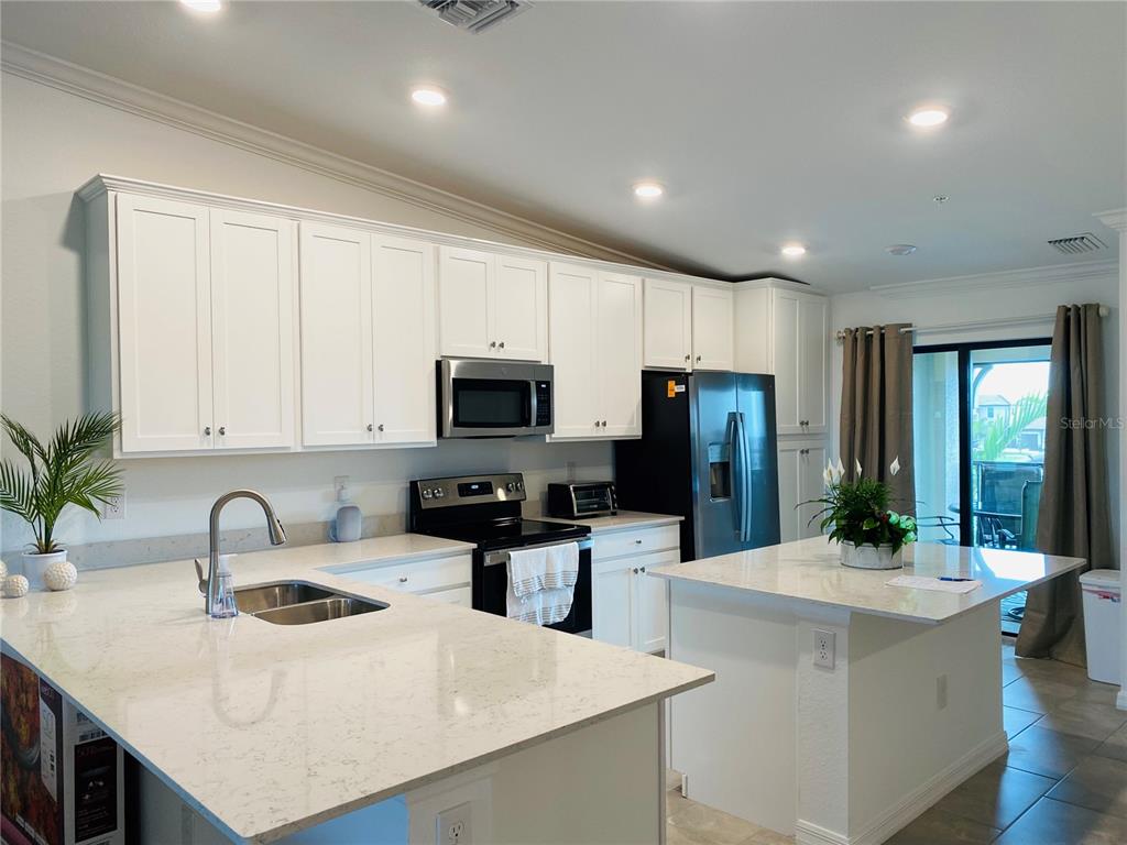5664 PALMER CIR #202, BRADENTON, FL, 34211