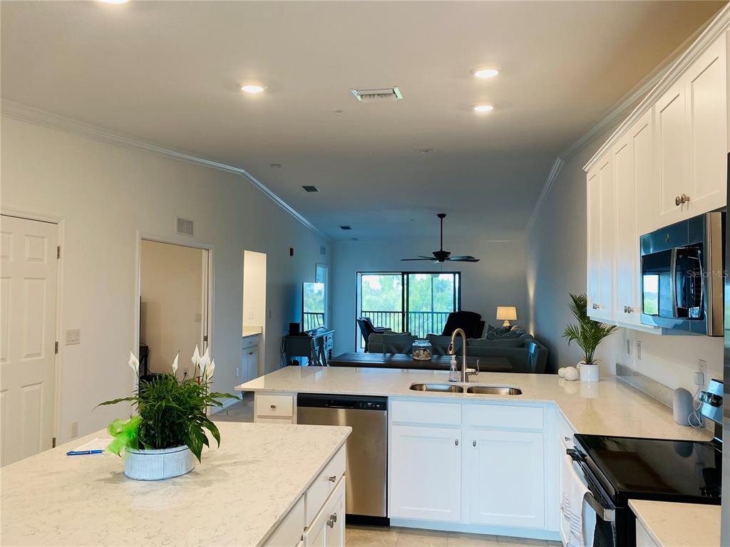 5664 PALMER CIR #202, BRADENTON, FL, 34211