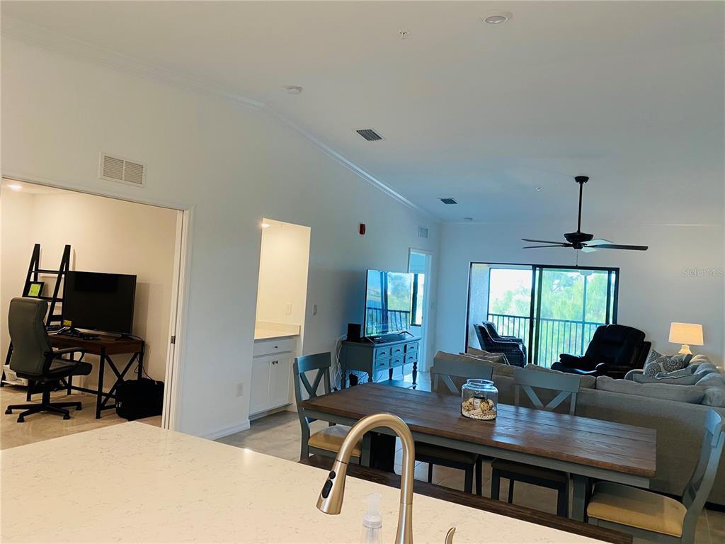 5664 PALMER CIR #202, BRADENTON, FL, 34211