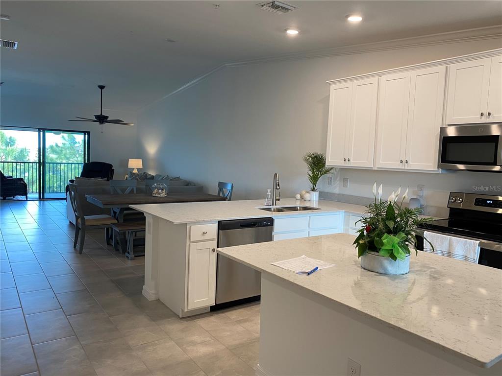 5664 PALMER CIR #202, BRADENTON, FL, 34211